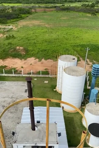 Vista de reservatórios em área externa